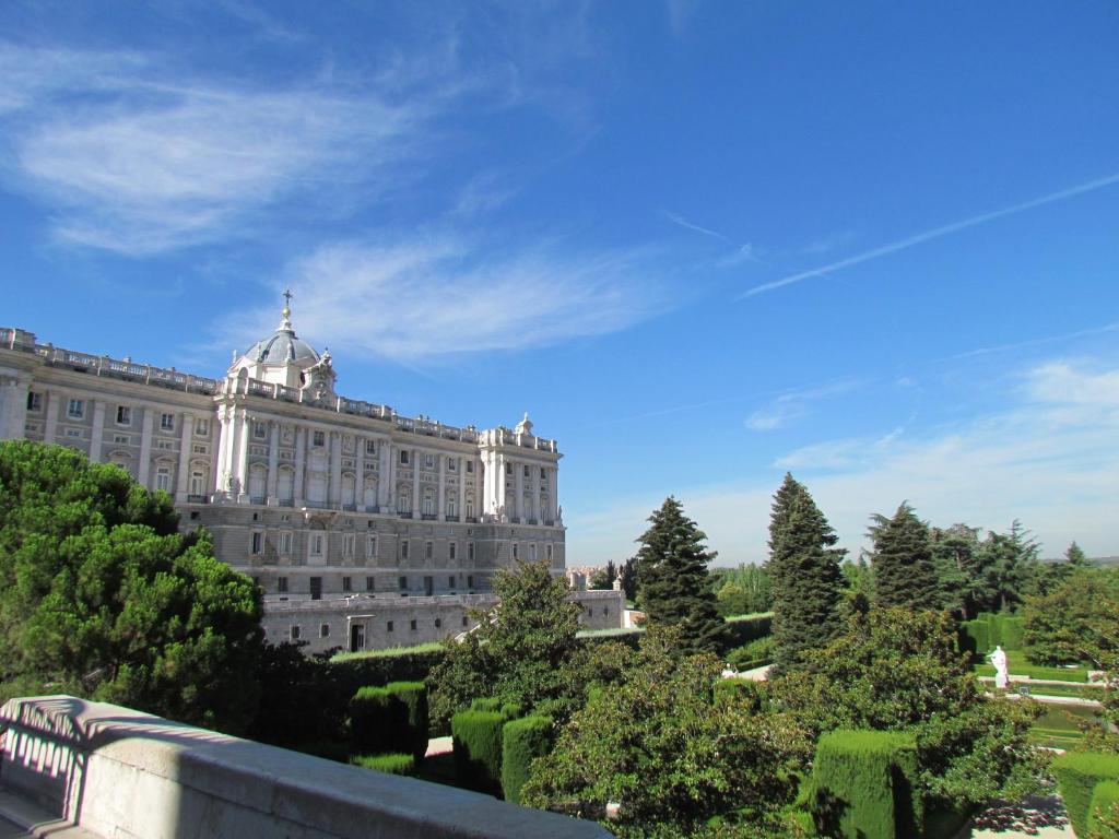 Hostal Oriente Madrid Exterior foto